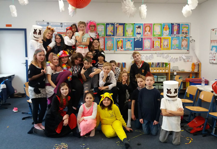 fasching3 Klasse hat sich für Fasching verkleidet